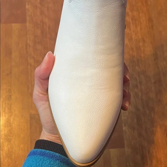 New White Western-Style Women's Boots - Picture 5 of 16